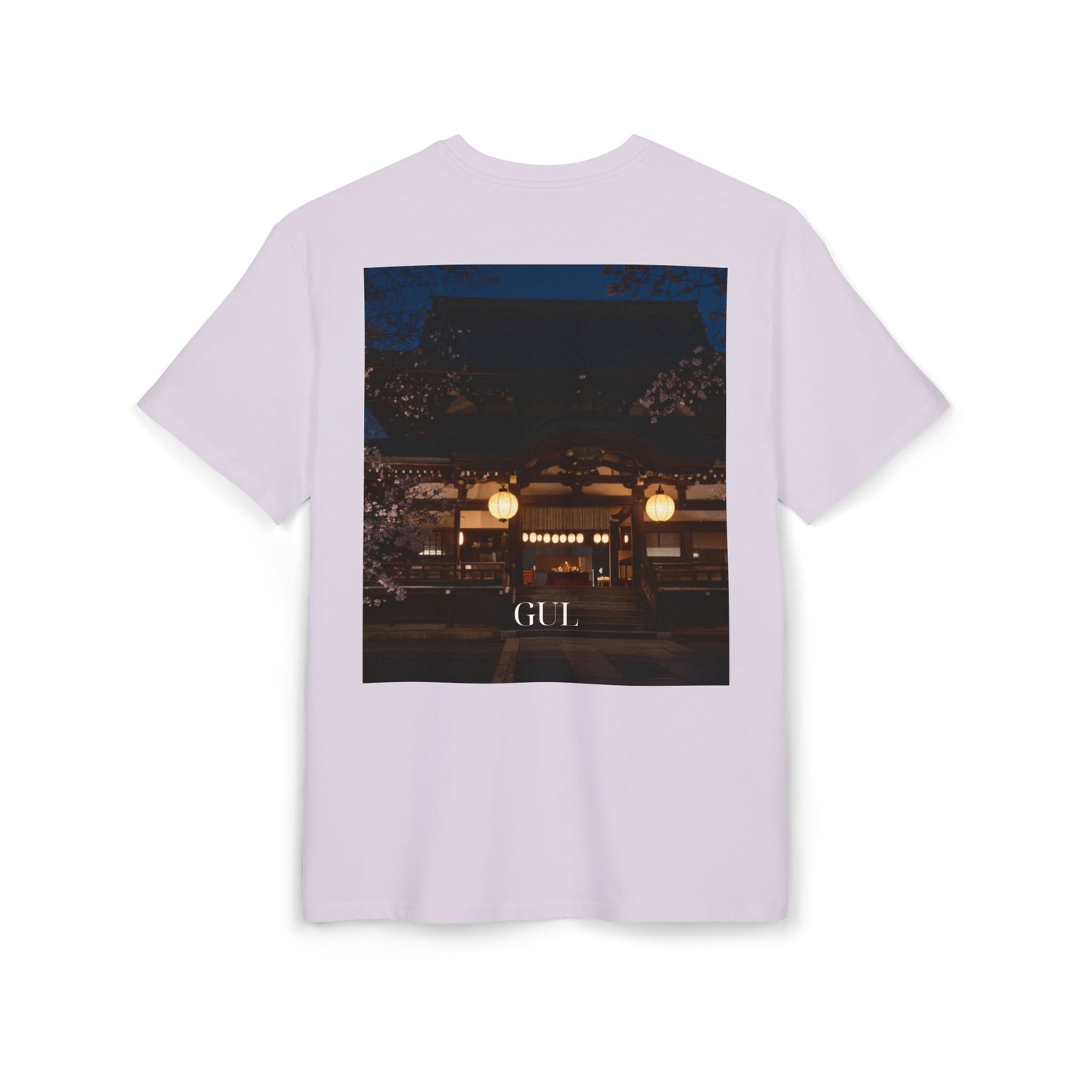 T-shirt met bloemen- en nachtlandschapafbeelding — Foto van paradijsvogelprint