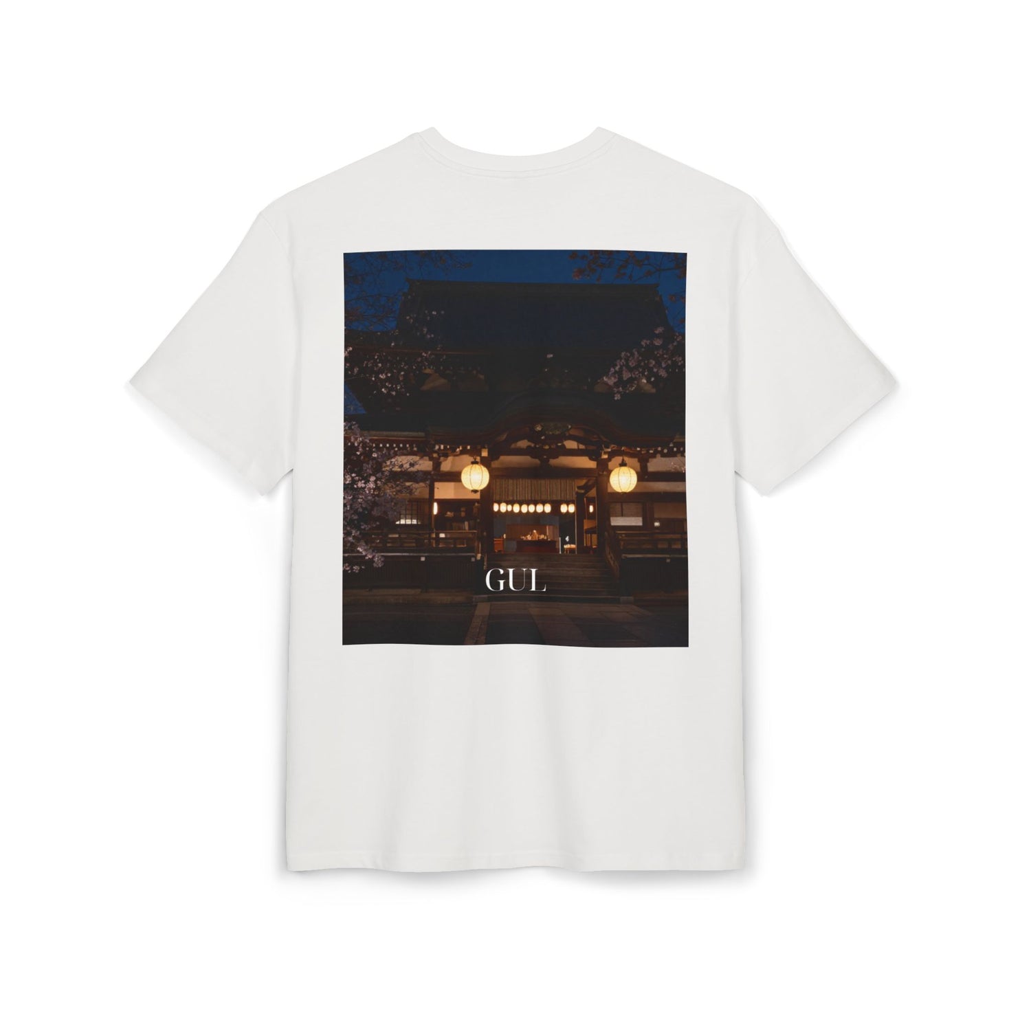T-shirt met bloemen- en nachtlandschapafbeelding — Foto van paradijsvogelprint